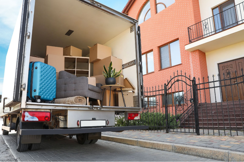 A moving truck in front of an apartment.